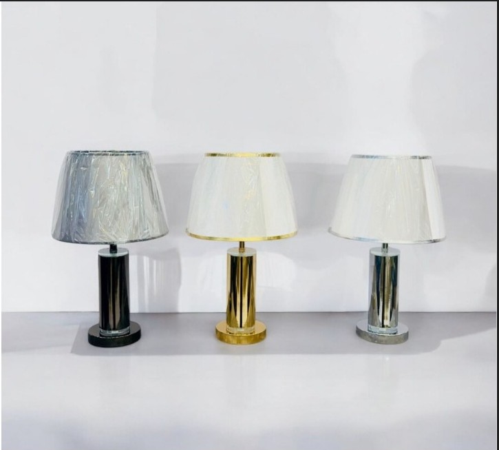 مصباح طاولة زجاج - فضي 1 مصباح طاولة زجاج - فضي