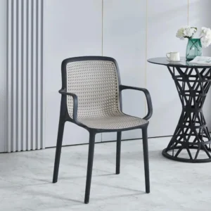 كرسي بلاستيك بذراعين مميزة - لون رمادي