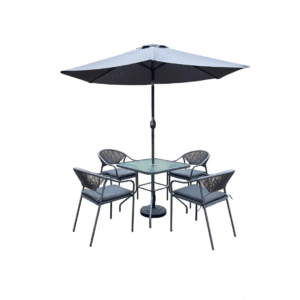 جلسة خارجية أنيقة ، مثالية للاسترخاء في الهواء الطلق.